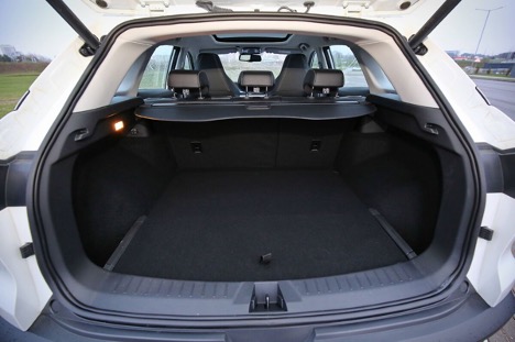 Об'єм багажного відділення JAC JS6 складає 490 літрів