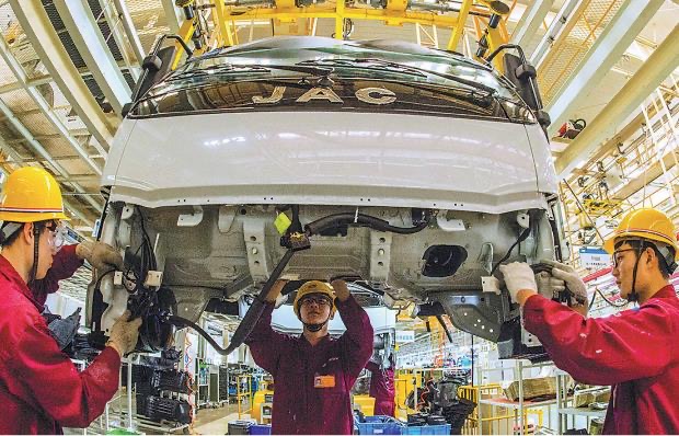 Державне планування Китаю обмежує зростання виробничих потужностей в автомобільній промисловості